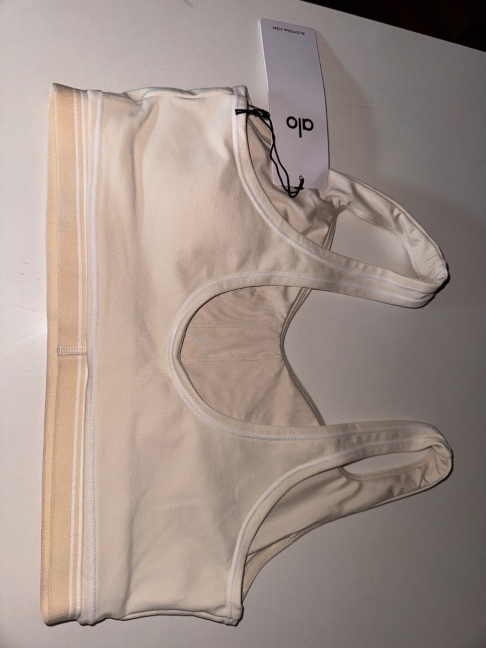 Brand New ALO Yoga Airbrush Heart Throb Bra in Oat Milk - Picture 3 of 3